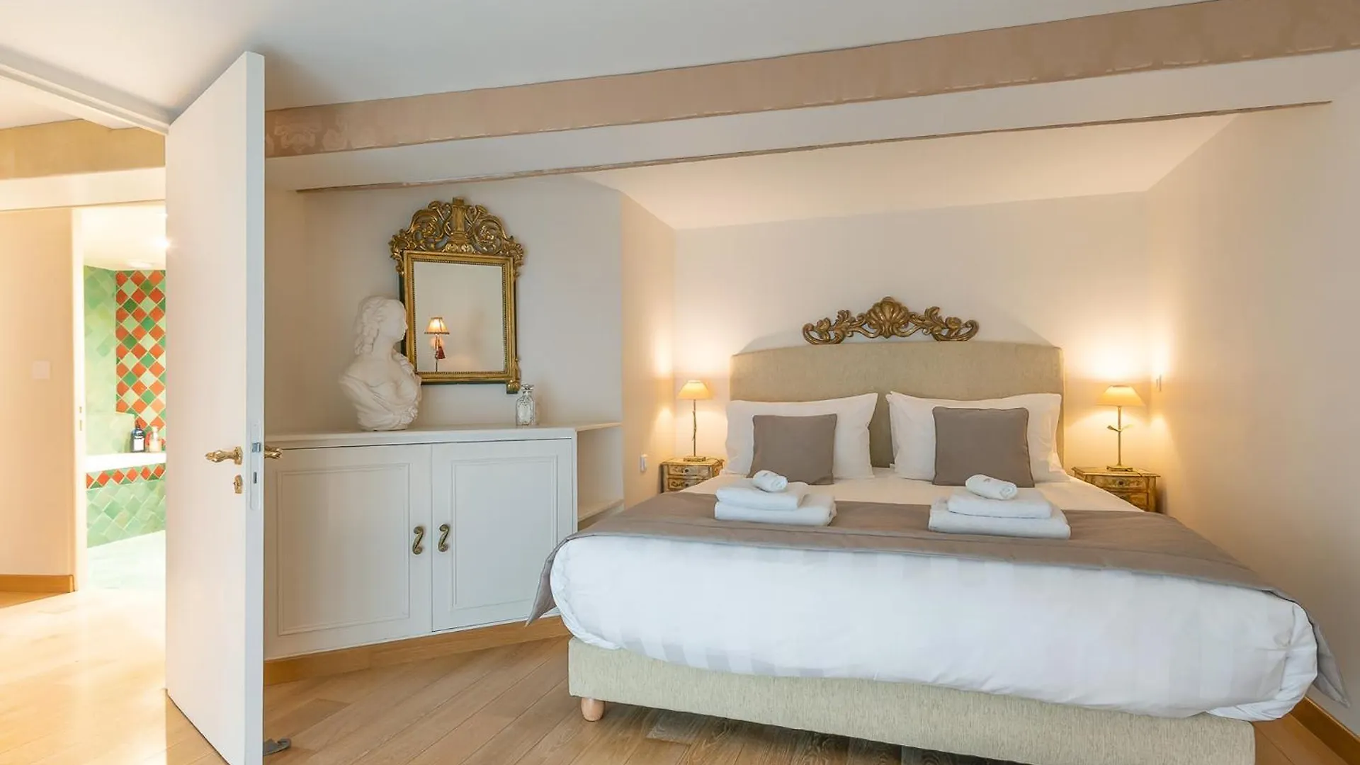 Louvre Apartman *