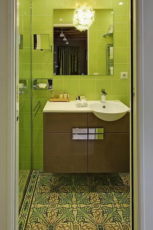 Louvre Apartment